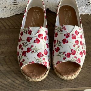Toms open toe flats
